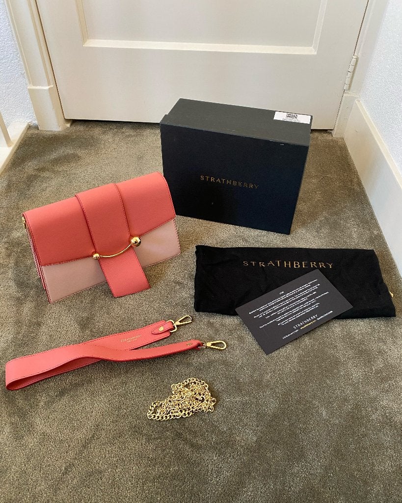 Tas Strathberry Crescent shoulder bi Leather Edge Salmon, Ophalen of Verzenden, Nieuw, Roze, Schoudertasje