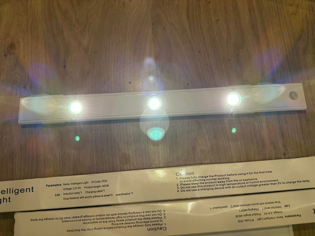 5x Zelfklevende LED Verlichting met sensor, Oplaadbaar, Ophalen of Verzenden, Zo goed als nieuw