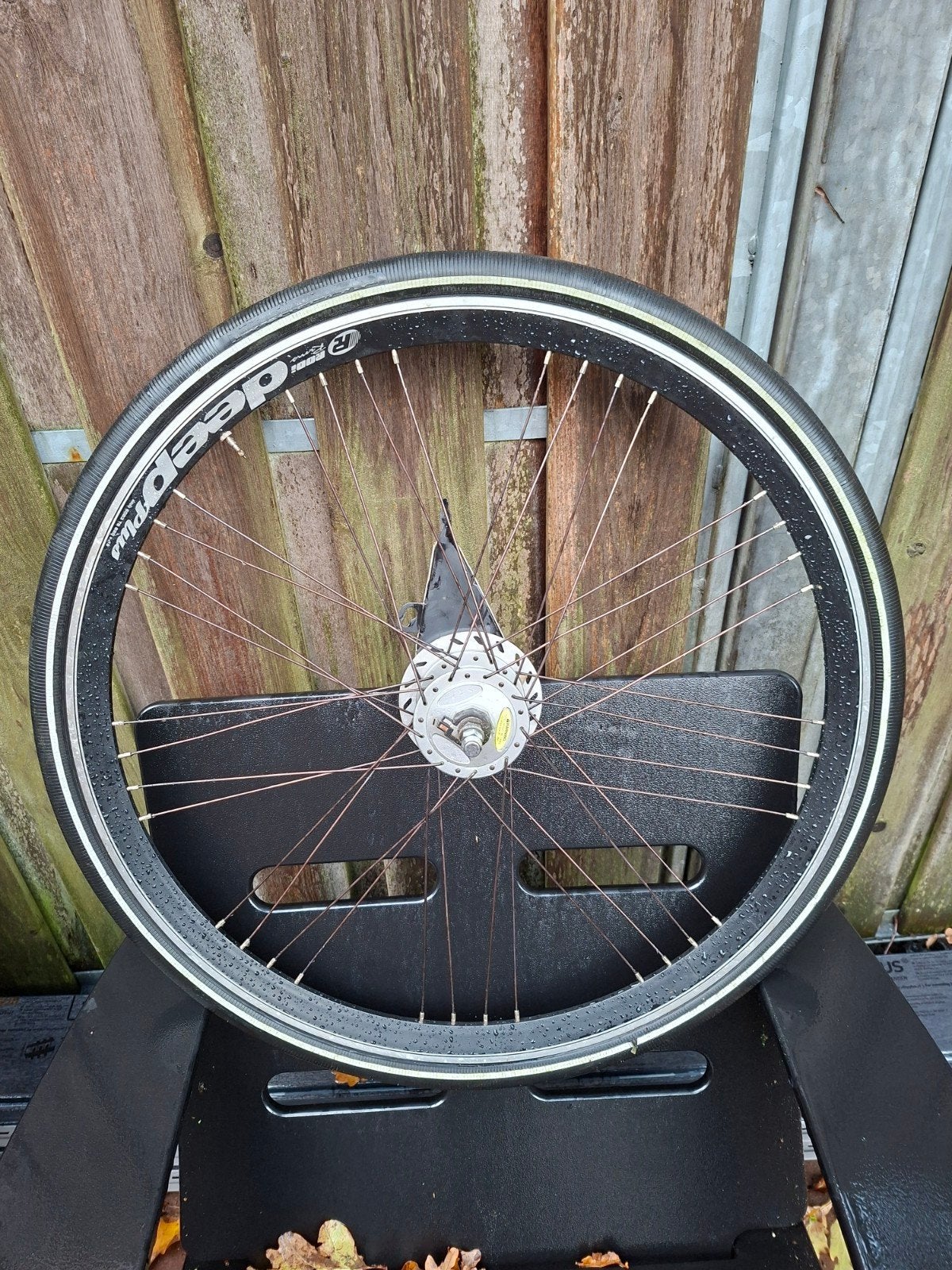 Goed voorwiel 28 inch met naafdynamo en rollerbrake rem., Band, Ophalen of Verzenden, Zo goed als nieuw, Aluminium