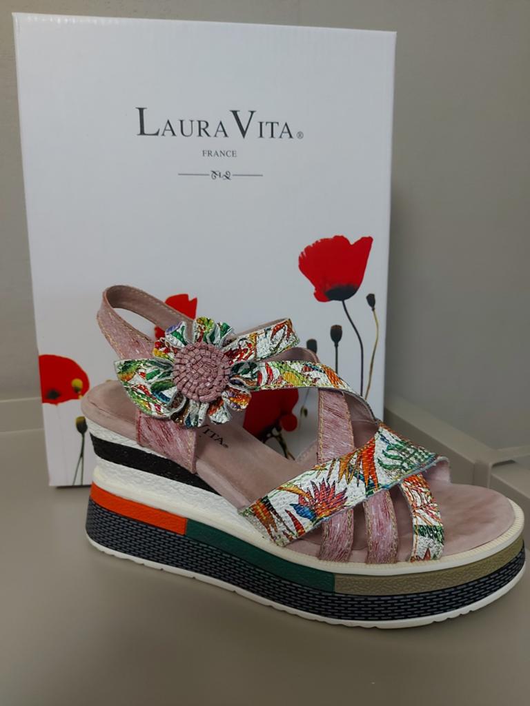 Prachtige laura vita zomerschoen, Ophalen of Verzenden, Zo goed als nieuw, Sneakers of Gympen
