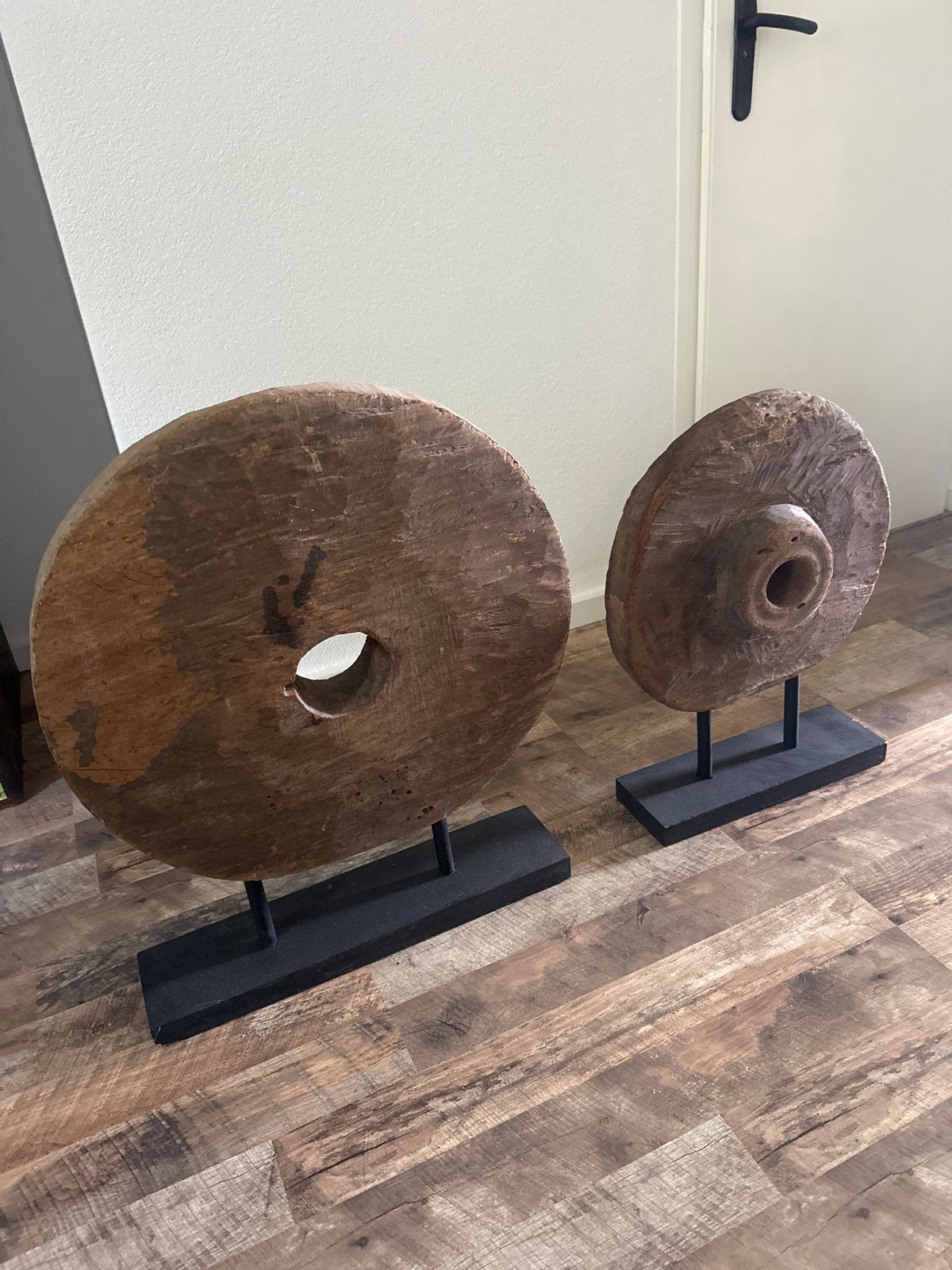 Antieke houten karrewielen op standaard - Decoratief, Ophalen