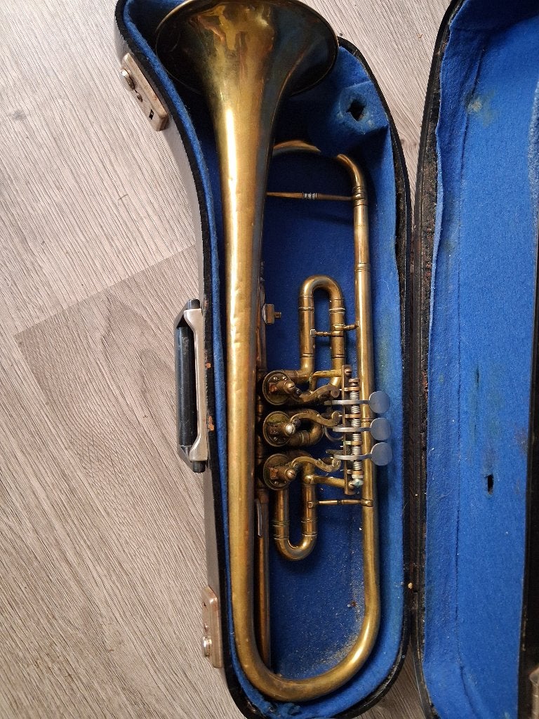 Draaiventiel  trompet, Muziek en Instrumenten, Ophalen of Verzenden, Gebruikt, Bes-trompet, Met koffer