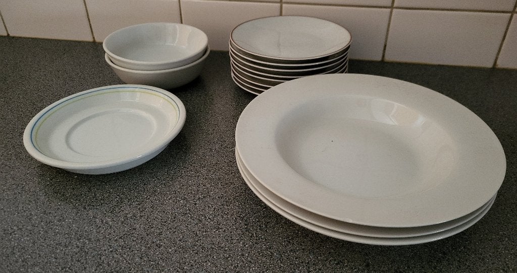 diverse borden, schaaltjes, mokken en diverse glazen, Huis en Inrichting, Keuken | Servies, Ophalen, Overige materialen, Gebruikt