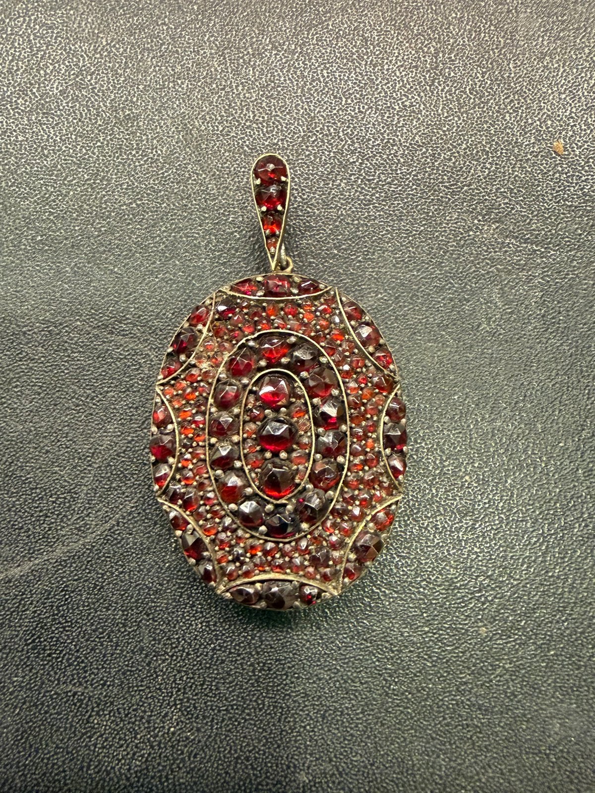 Ovaal zilveren boheemse granaat hanger, Ophalen of Verzenden, Zilver