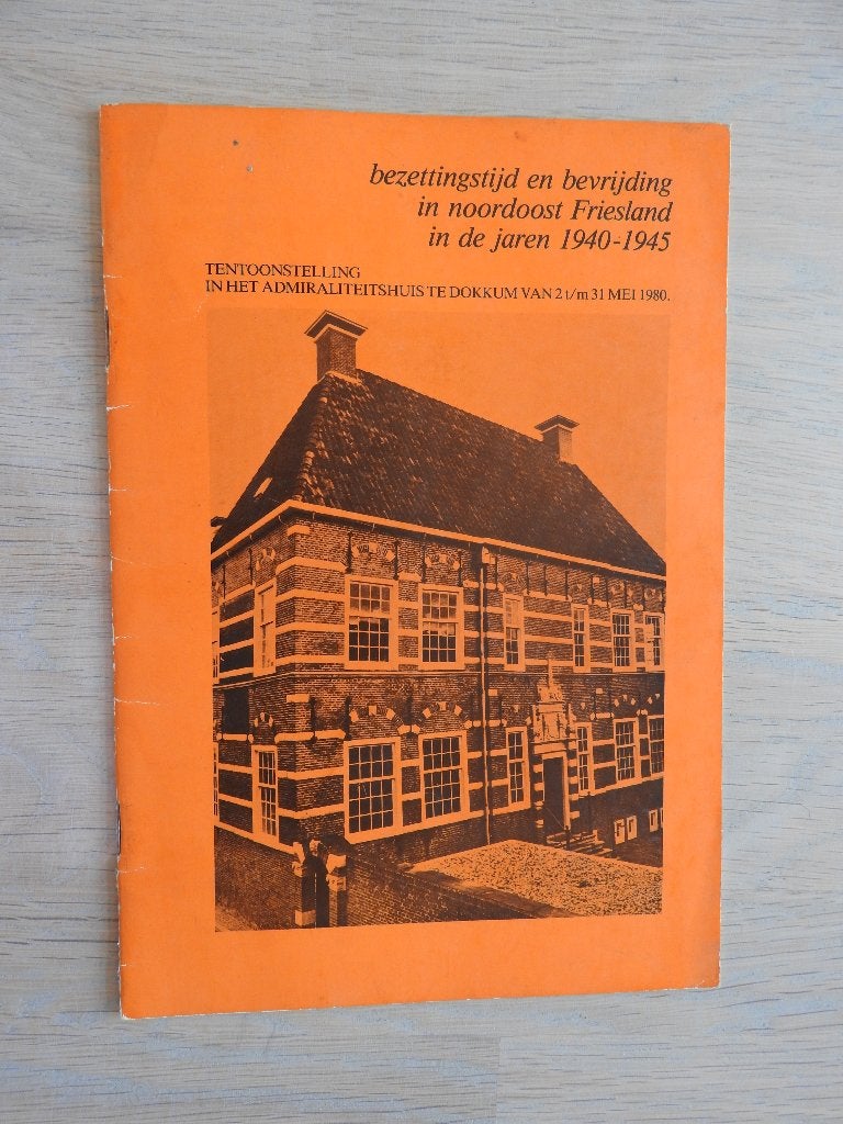 Bezettingstijd en bevrijding in Noordoost Friesland, Boeken, Oorlog en Militair, Ophalen of Verzenden, Tweede Wereldoorlog, Zo goed als nieuw