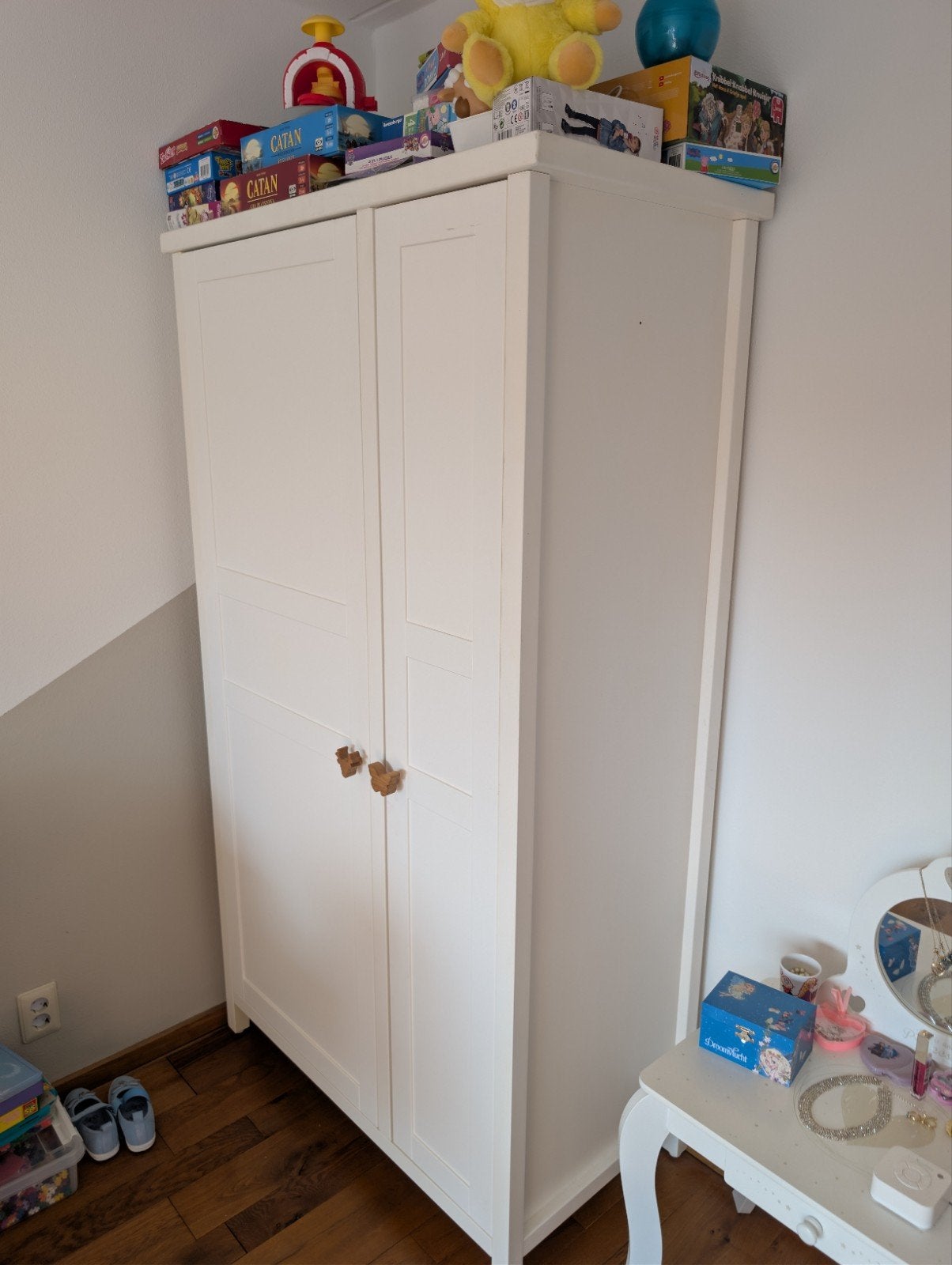 Ikea Hemnes kledingkast crème met bosdieren knoppen, Ophalen, Met deur(en), Gebruikt, 100 tot 150 cm