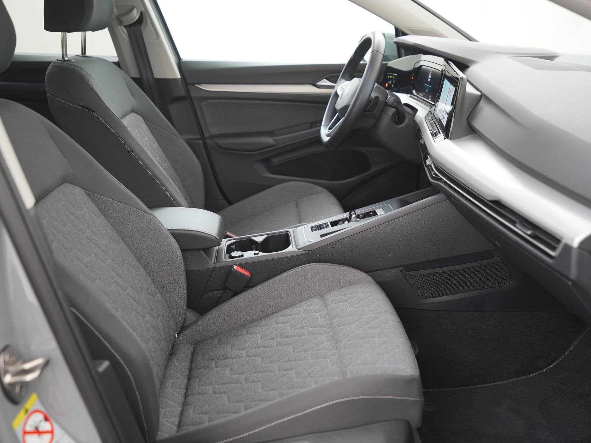 Volkswagen Golf 1.0 eTSI Move DSG | Schuifdak | Camera | Zon, Stof, Gebruikt, Euro 6, 1204 kg