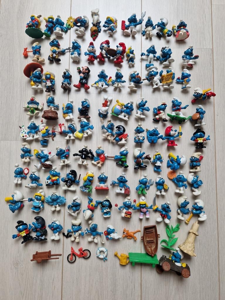 98 x schleich de smurfen en accessoires 70s 80s poppetjes, Ophalen of Verzenden, Verschillende Smurfen