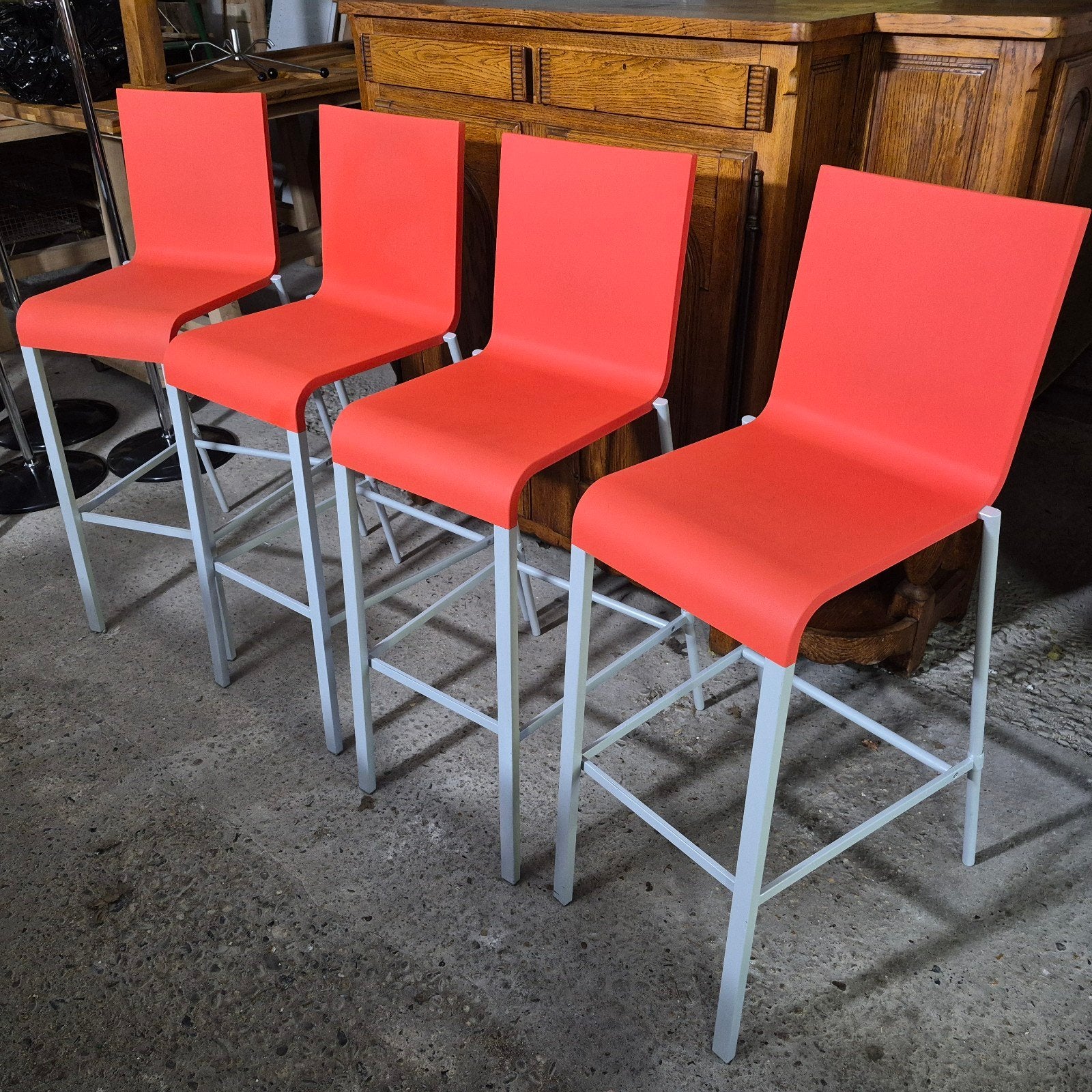 Hele mooie Vitra .03 krukken