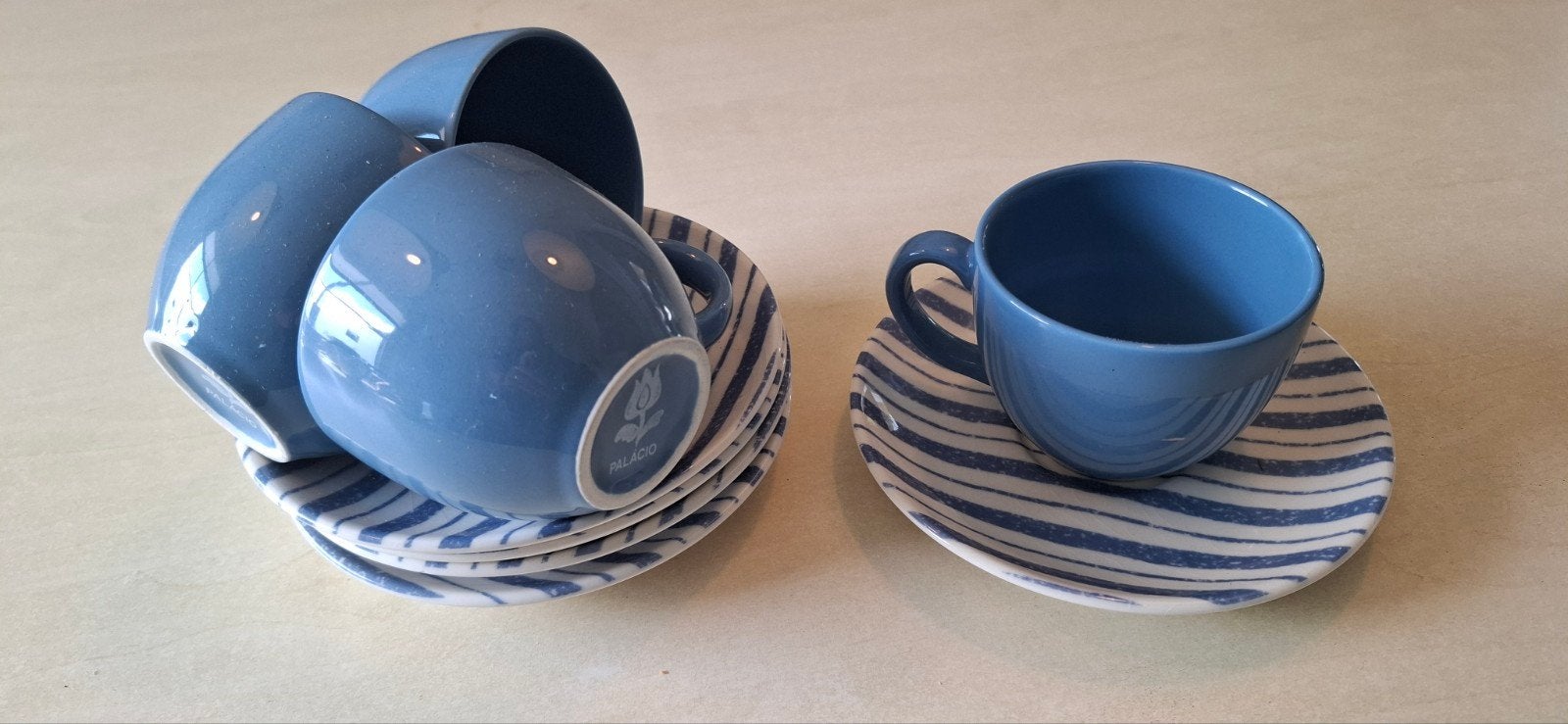 Set van 4 blauwe kopjes en schotels - Palacio, Keramiek, Ophalen of Verzenden, Zo goed als nieuw, Overige stijlen