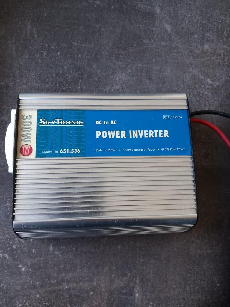 SkyTronic 300W Omvormer 12V-230V getest/compleet, Ophalen of Verzenden, Zo goed als nieuw