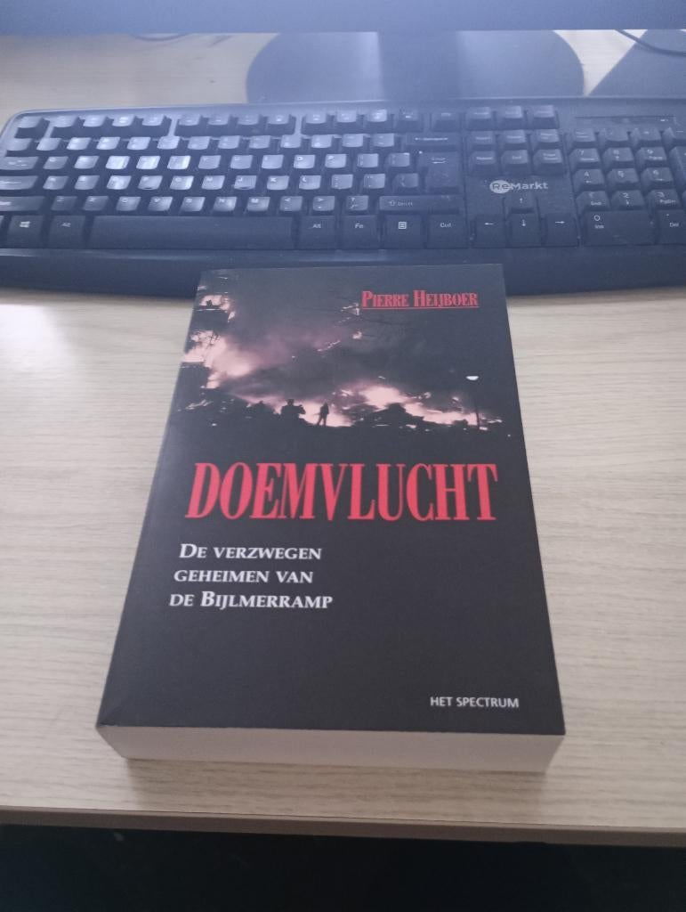 Doemvlucht (de verzwegen geheimen van de Bijlmerramp), Ophalen of Verzenden, Gelezen, Nederland