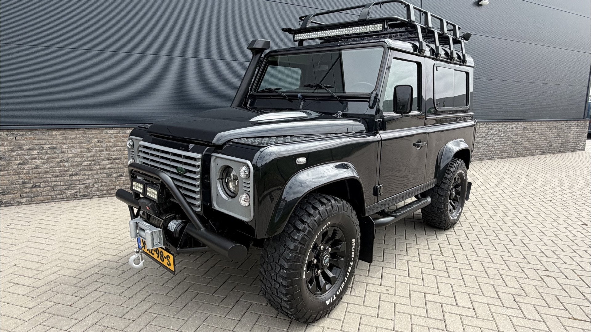 Land Rover Defender 90 X-tech Airco / 4 persoons / expeditie, Auto's, Euro 5, Gebruikt, Zwart, 4 stoelen