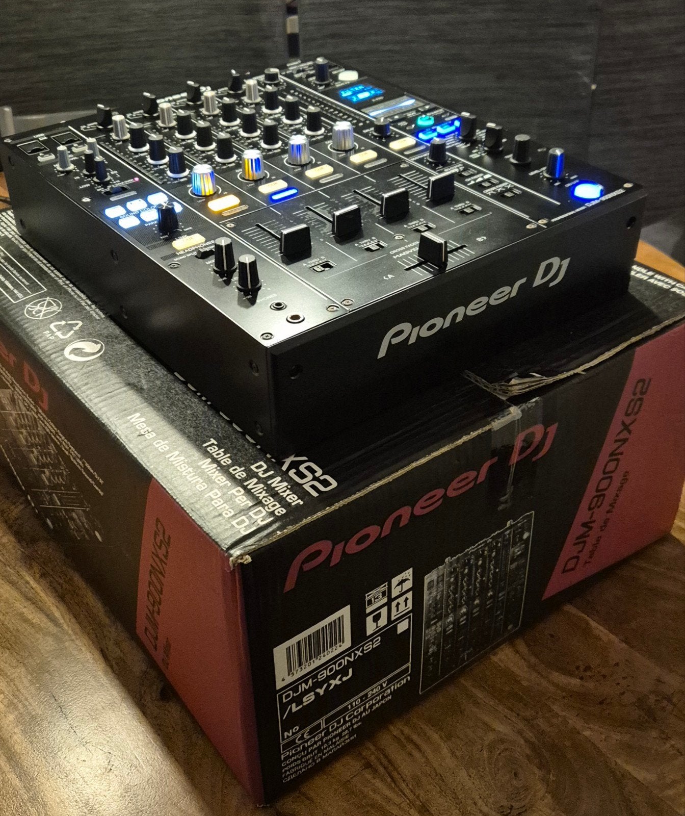 Foto 5 van Pioneer DJ Set: 2x CDJ-2000NXS2 & 1x DJM-900NXS2