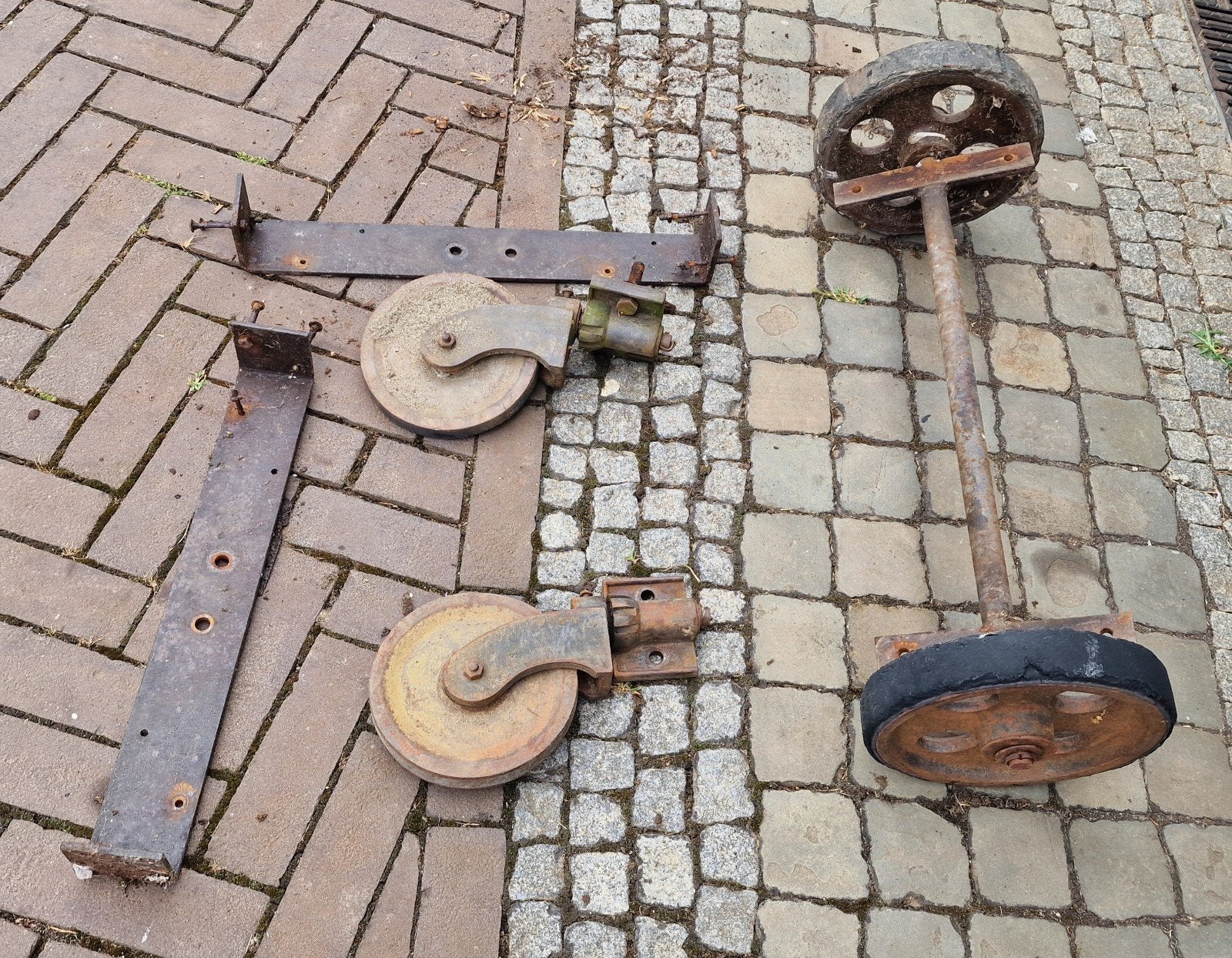 Vintage as met zwenkwielen industrie kar, Ophalen, Gebruikt