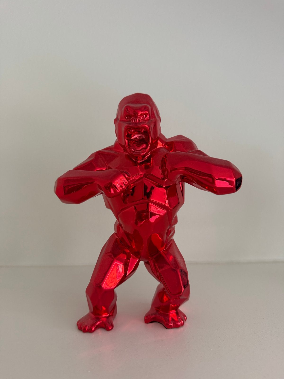 Richard Orlinski Wild Kong (Rood) - Kersteditie, Minder dan 20 cm, Rood, Kunststof, Ophalen of Verzenden