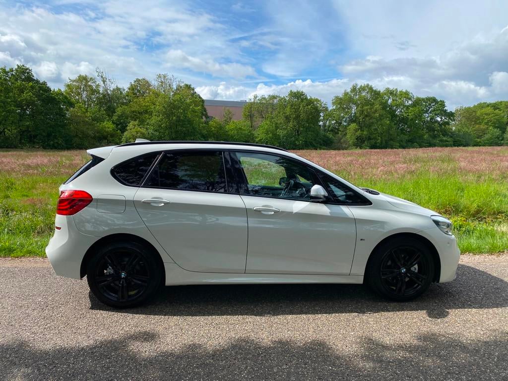 BMW 2-serie Active Tourer 218i AUTOMAAT Centennial Executive, Auto's, BMW, 1345 kg, 136 pk, Gebruikt, Euro 6