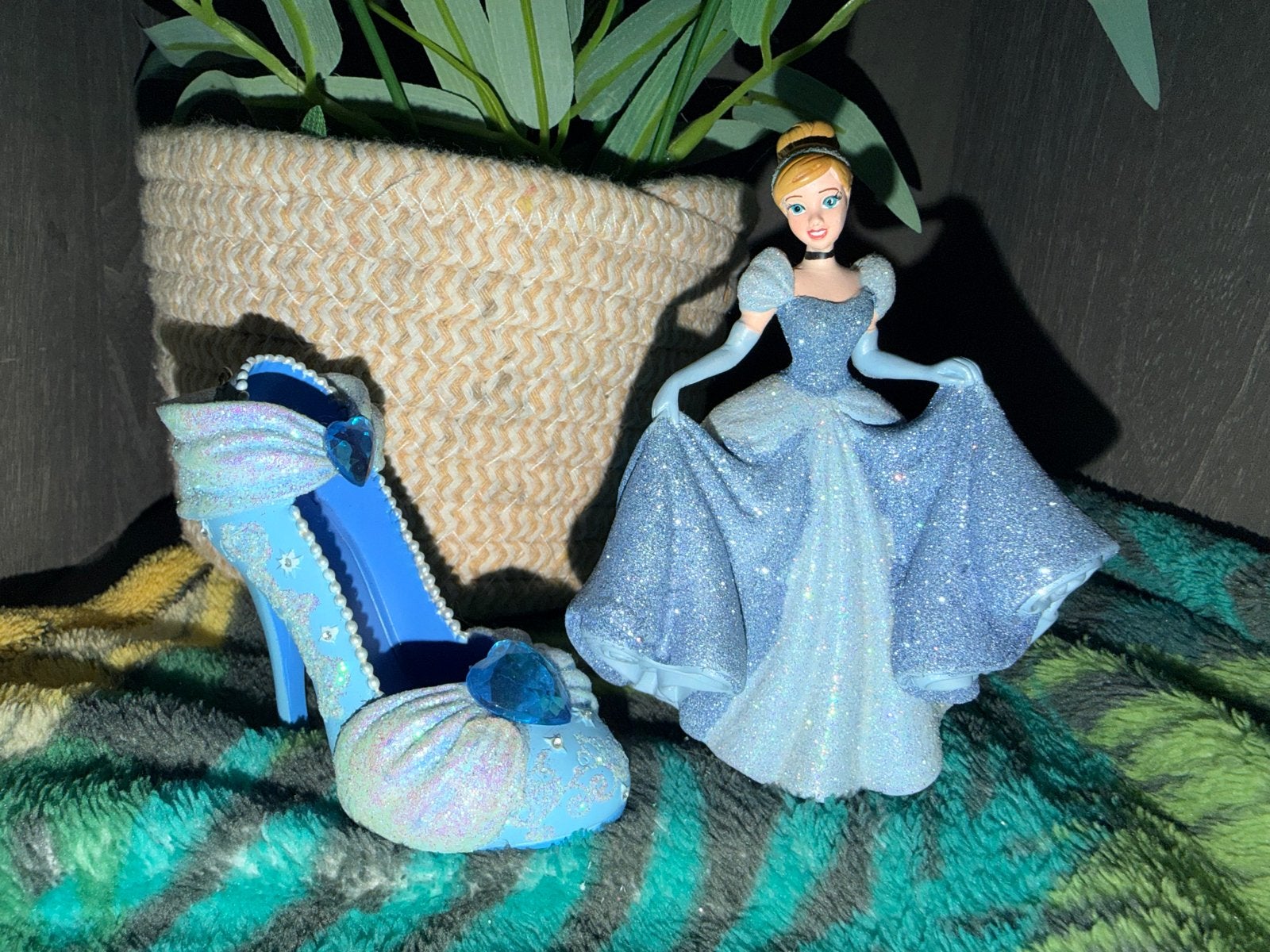Disney Parks Cinderella Runway Shoe Ornament + Beeldje DLP, Ophalen of Verzenden, Assepoester of Belle, Zo goed als nieuw, Beeldje of Figuurtje