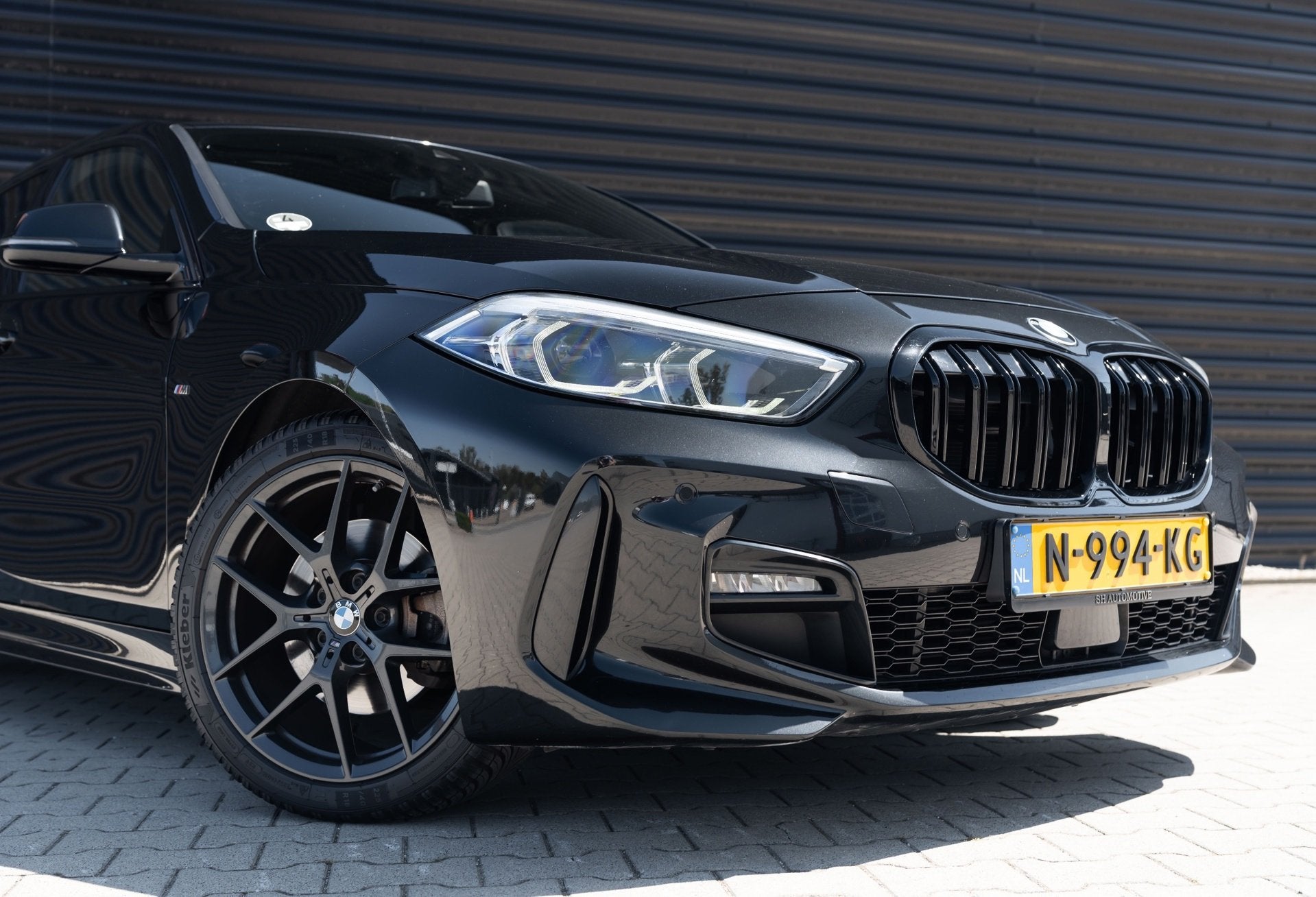 BMW 1-serie 118i High Executive M sport / CARPLAY / MAXTON /, Dealer onderhouden, Gebruikt, Zwart, Leder