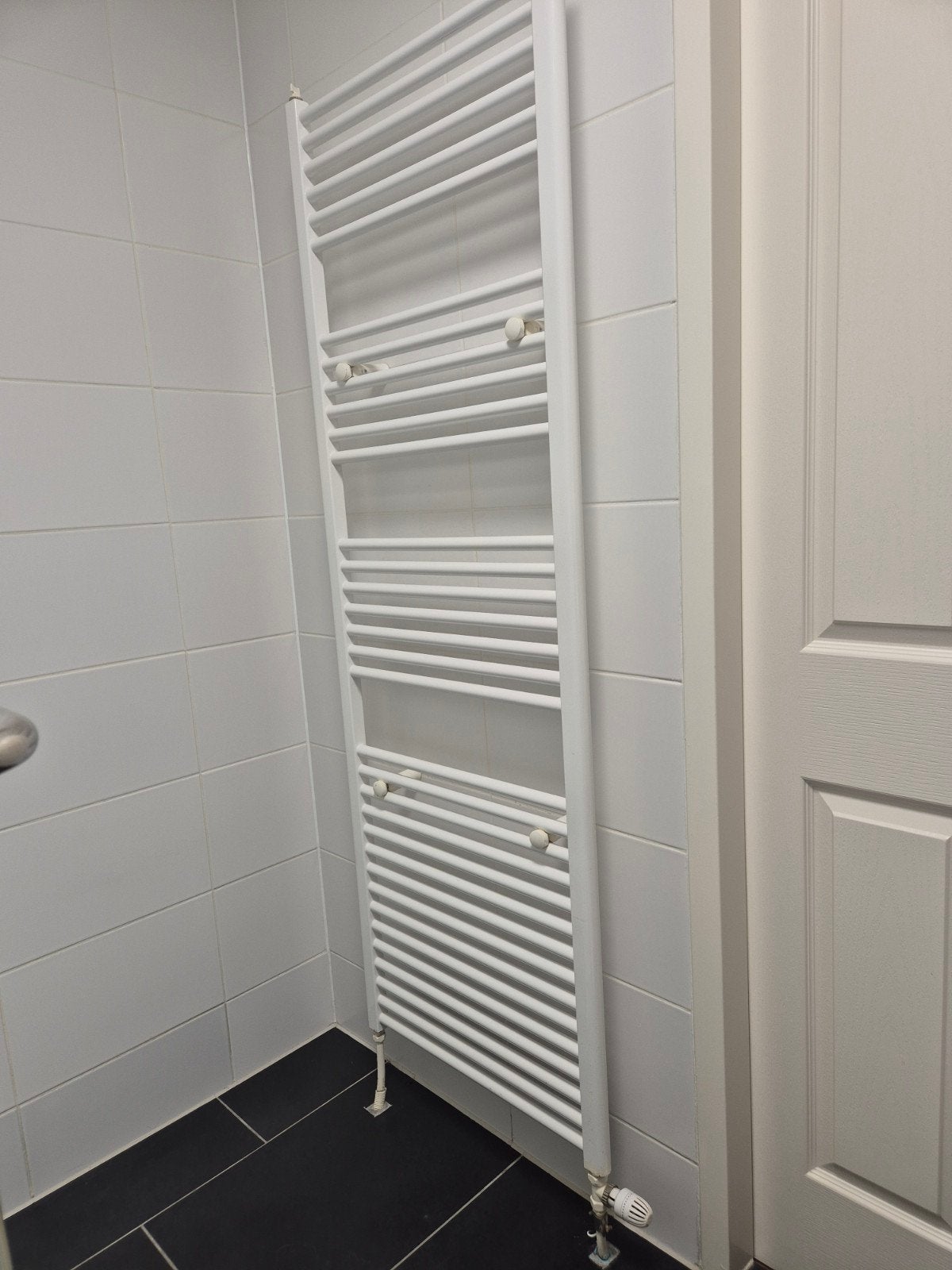 Gebruikte design radiator 157x60 met thermostaatkraan, Gebruikt, Radiator, Ophalen of Verzenden, 60 tot 150 cm