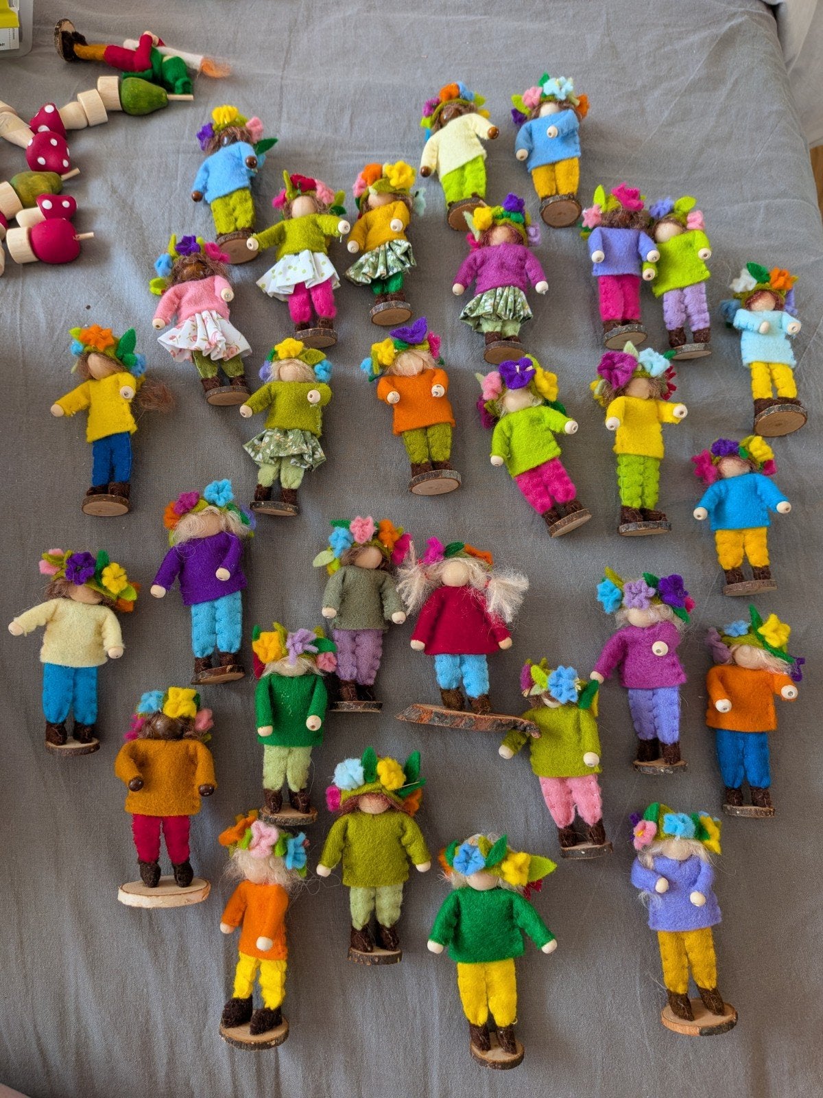 Wolvilt kindjes/kleutertjes met bloemenkrans, Hobby en Vrije tijd, Ophalen of Verzenden, Nieuw