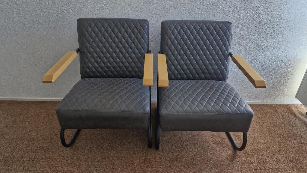 Gratis! 2x Grijze eetkamerstoelen met armleuningen, Ophalen, Gebruikt, Modern, Industrieel, Stof