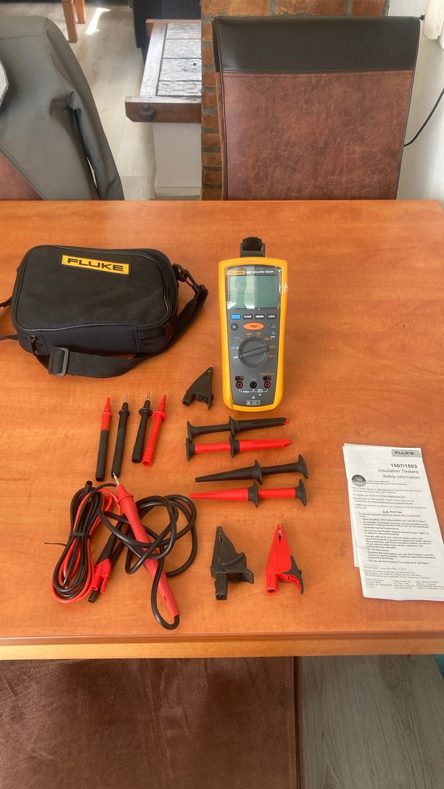 Fluke 1507 Isolatietester met complete accessoireset, Ophalen of Verzenden, Zo goed als nieuw, Elektriciteit