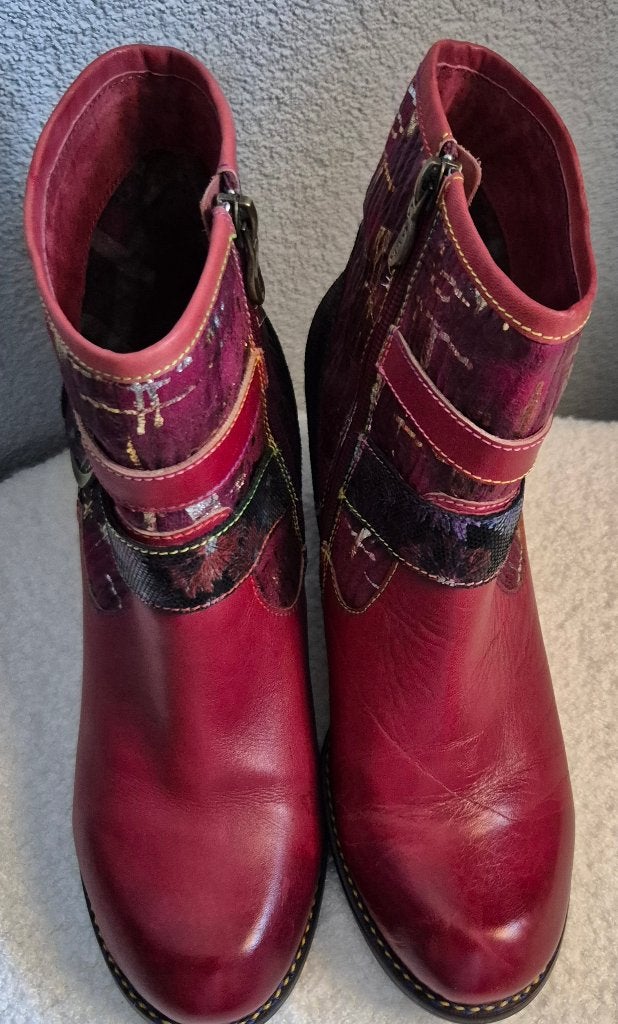 Laarsjes Laura Vita, Kleding | Dames, Schoenen, Lage of Enkellaarzen, Ophalen of Verzenden, Zo goed als nieuw, Rood
