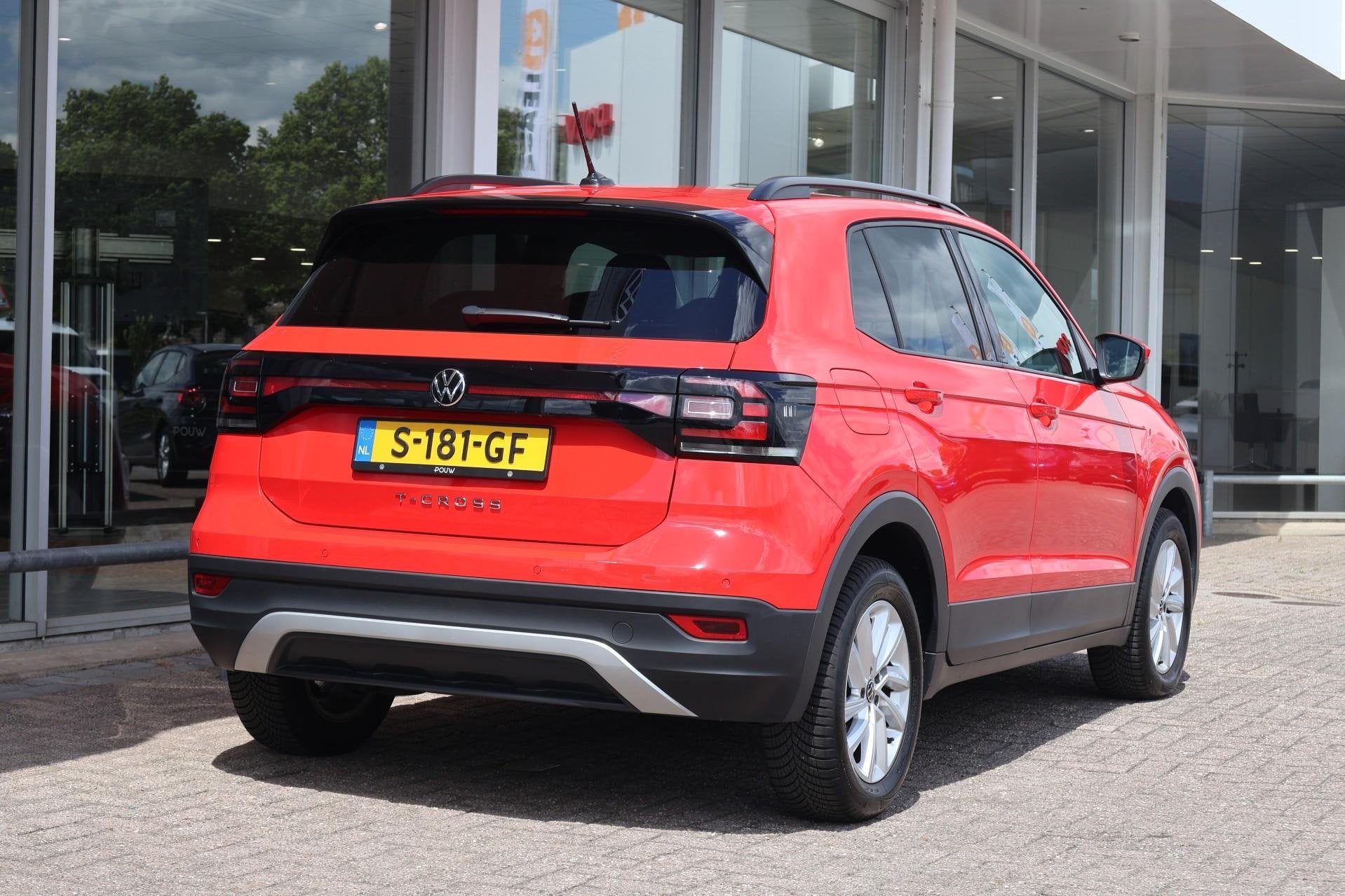 Volkswagen T-Cross 1.0 TSI 110pk DSG Life | Apple Carplay |, 12 maanden, Gebruikt, Bedrijf, 3 cilinders