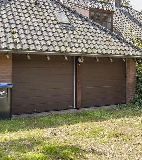 Dubbele sectionaal elektrische garagedeuren, Doe-het-zelf en Verbouw, Ophalen of Verzenden, 120 cm of meer, 215 cm of meer, Garagedeur