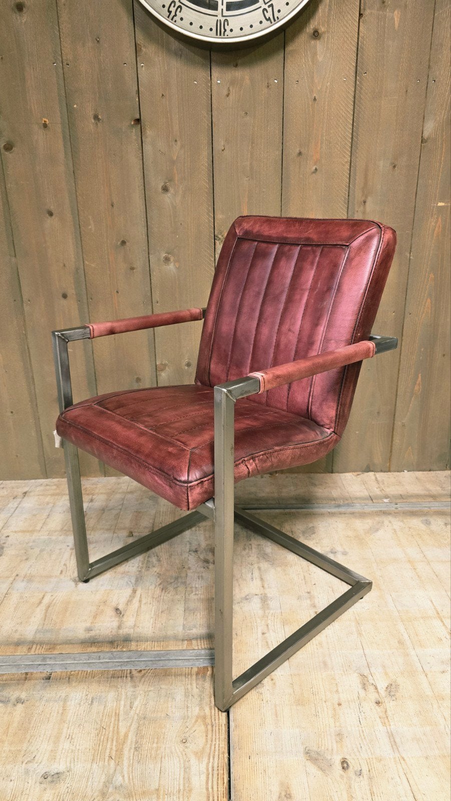 Mooie Industriele Eetkamerstoel Schapen Leer Bordeaux Rood, Huis en Inrichting, Hout, Nieuw, Ophalen of Verzenden, Vijf, Zes of meer stoelen