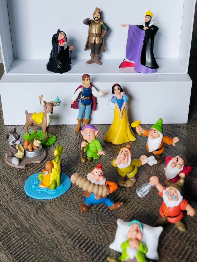 Disney Sneeuwwitje en de zeven dwergen figuren figures, Ophalen of Verzenden, Sneeuwwitje of Doornroosje, Zo goed als nieuw, Beeldje of Figuurtje