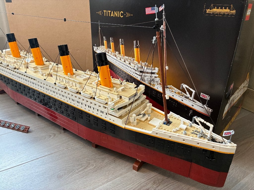 Foto 4 van Lego 10294 Sculptures Titanic met doos
