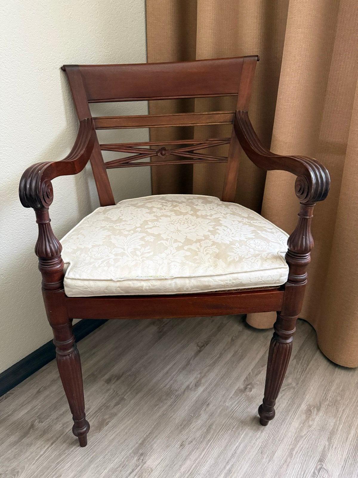 2 Antieke mahoniehouten stoelen met armleuningen, Antiek en Kunst, Antiek | Meubels | Stoelen en Banken, Ophalen