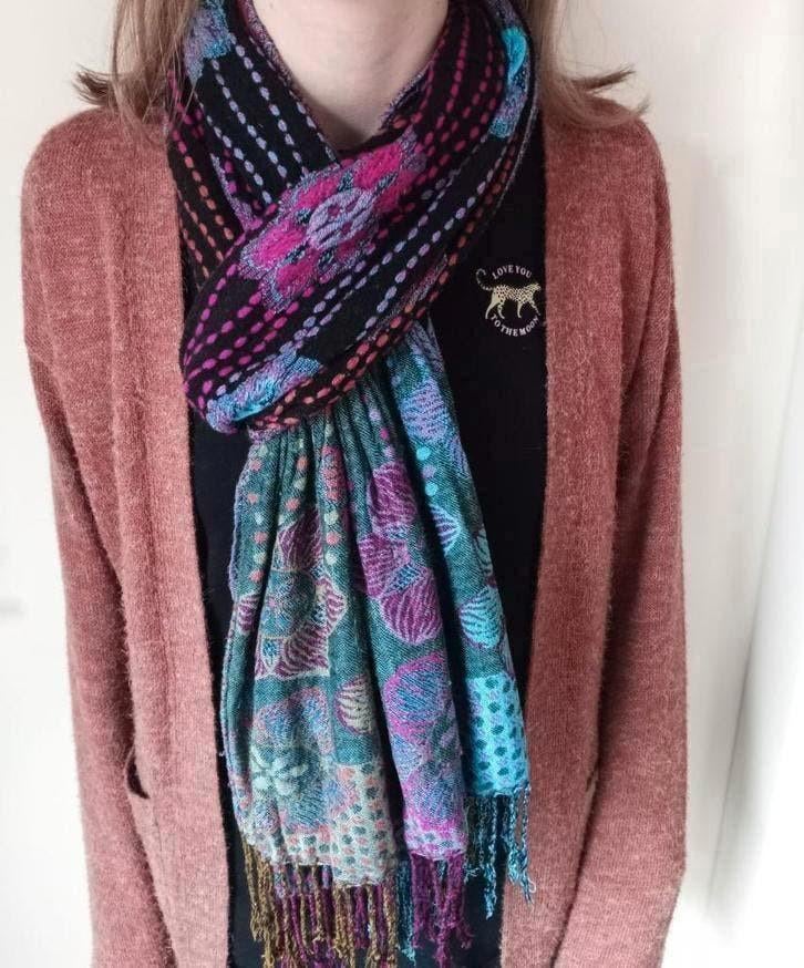 Sjaal sjaaltje shawl gekleurd, Ophalen of Verzenden, Zo goed als nieuw, Maat 46/48 (XL) of groter, Sjaal