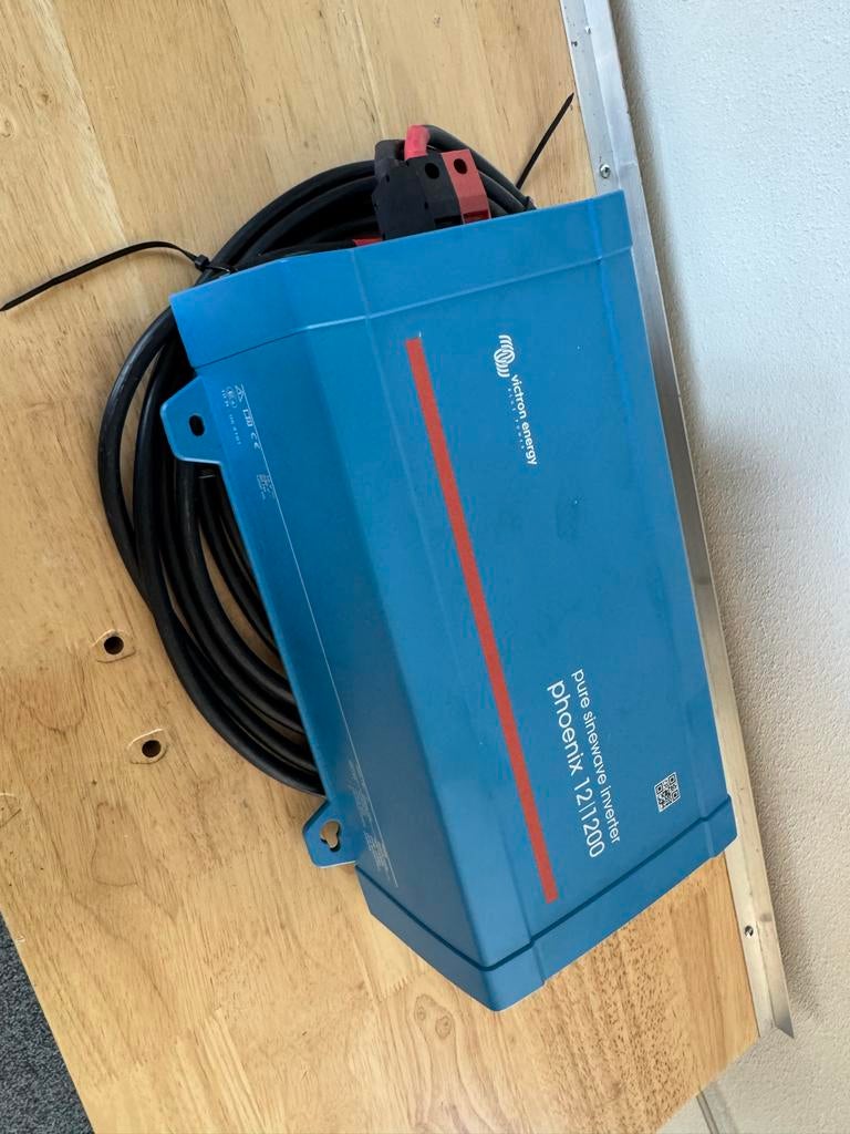 Victron Phoenix 12|1200 Omvormer met kabel, Ophalen