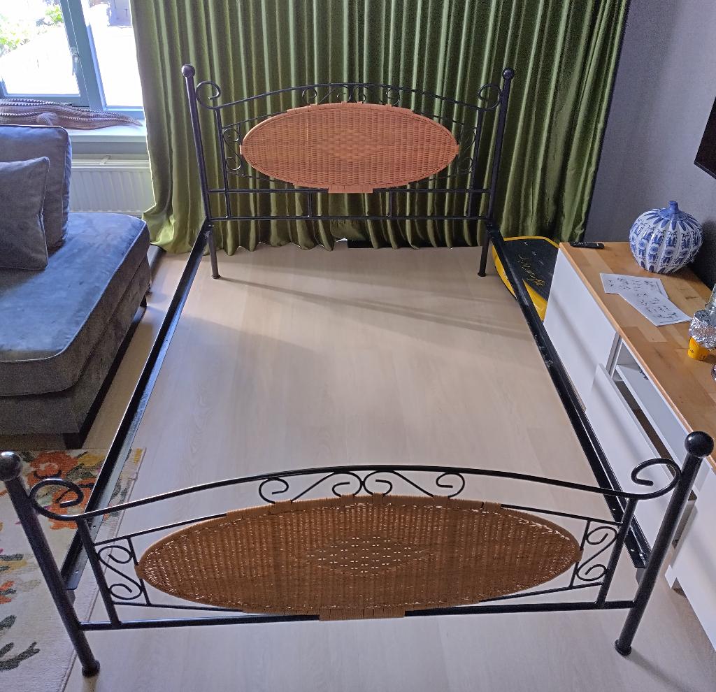 bed 160 cm 2 persoons bed kleur zwart, Huis en Inrichting, Slaapkamer | Bedden, Ophalen, Overige materialen, Zwart, Tweepersoons