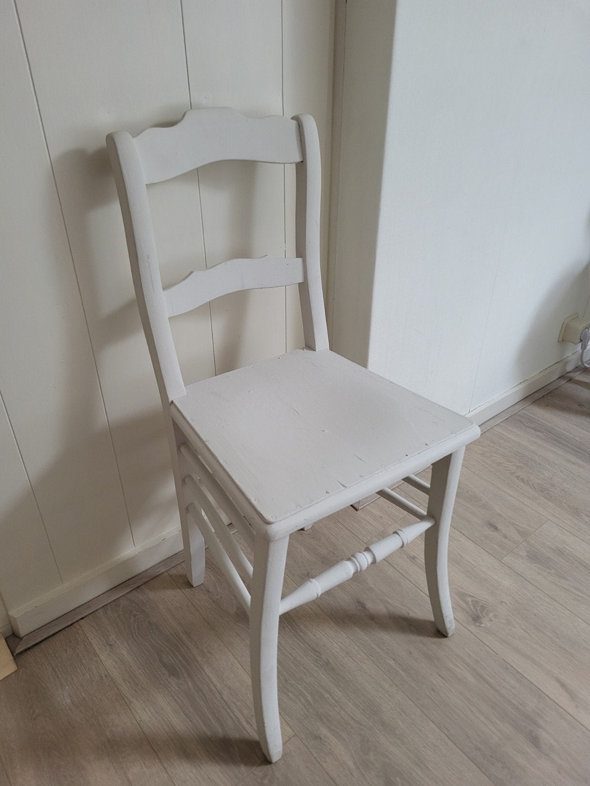 Vintage houten stoel - wit geverfd, Huis en Inrichting, Ophalen, Gebruikt, Wit, Eén