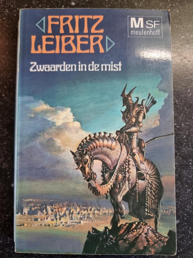 Zwaarden in de mist - Fritz Leiber (Meulenhoff SF), Boeken, Ophalen of Verzenden, Gelezen, Fritz Leiber