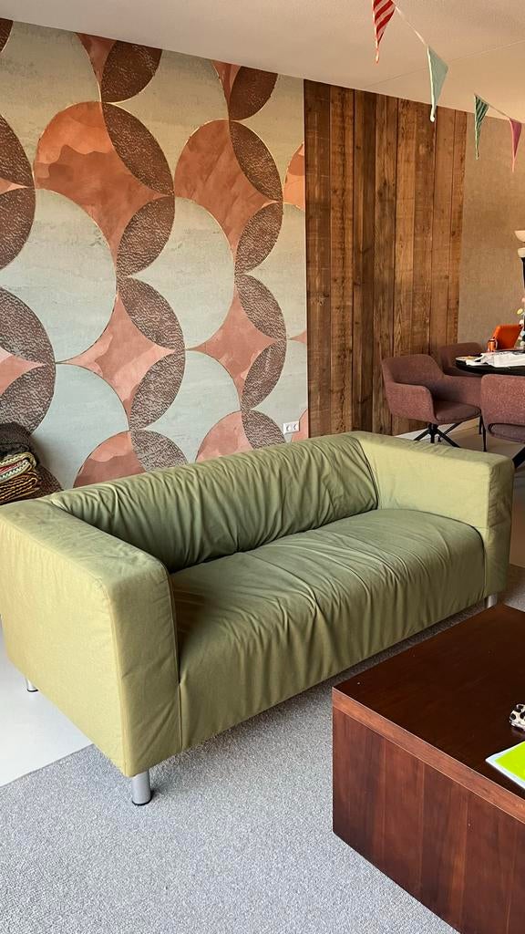 Klippan Comfortabele 2-zitsbank in olijfgroen, Ophalen, Gebruikt, 150 tot 200 cm, Tweepersoons