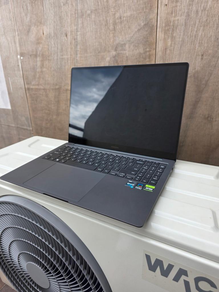 Te koop: Samsung Galaxy Book3 Ultra, Computers en Software, Windows Laptops, Zo goed als nieuw, 16 inch, SSD, 4 Ghz of meer, Gaming