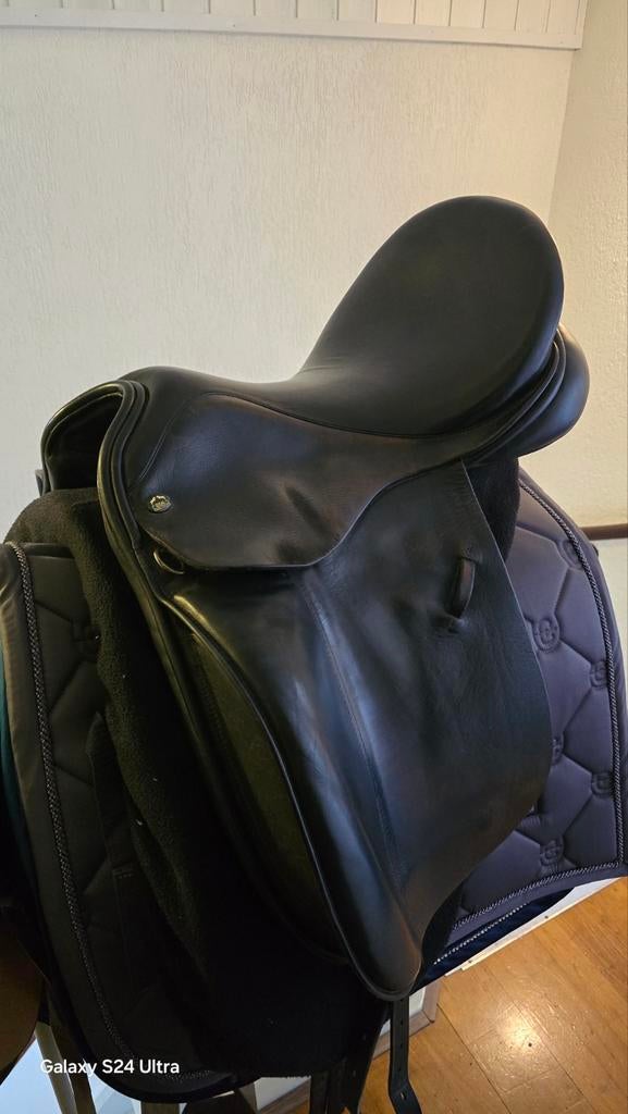 Ideal dressuurzadel 18 inch, Dieren en Toebehoren, Paarden en Pony's | Zadels, Ophalen of Verzenden, Gebruikt, Dressuur