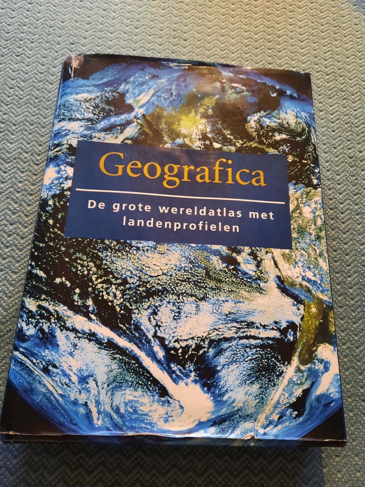 Geografica: De grote wereldatlas met landenprofielen, Boeken, Onbekend, Overige atlassen, 2000 tot heden, Ophalen of Verzenden