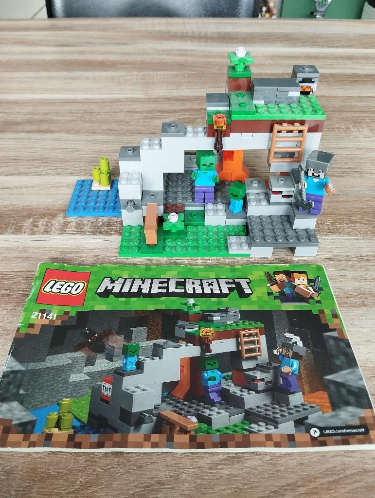 Lego Minecraft 21141 De zombiegrot, Ophalen of Verzenden, Zo goed als nieuw, Lego