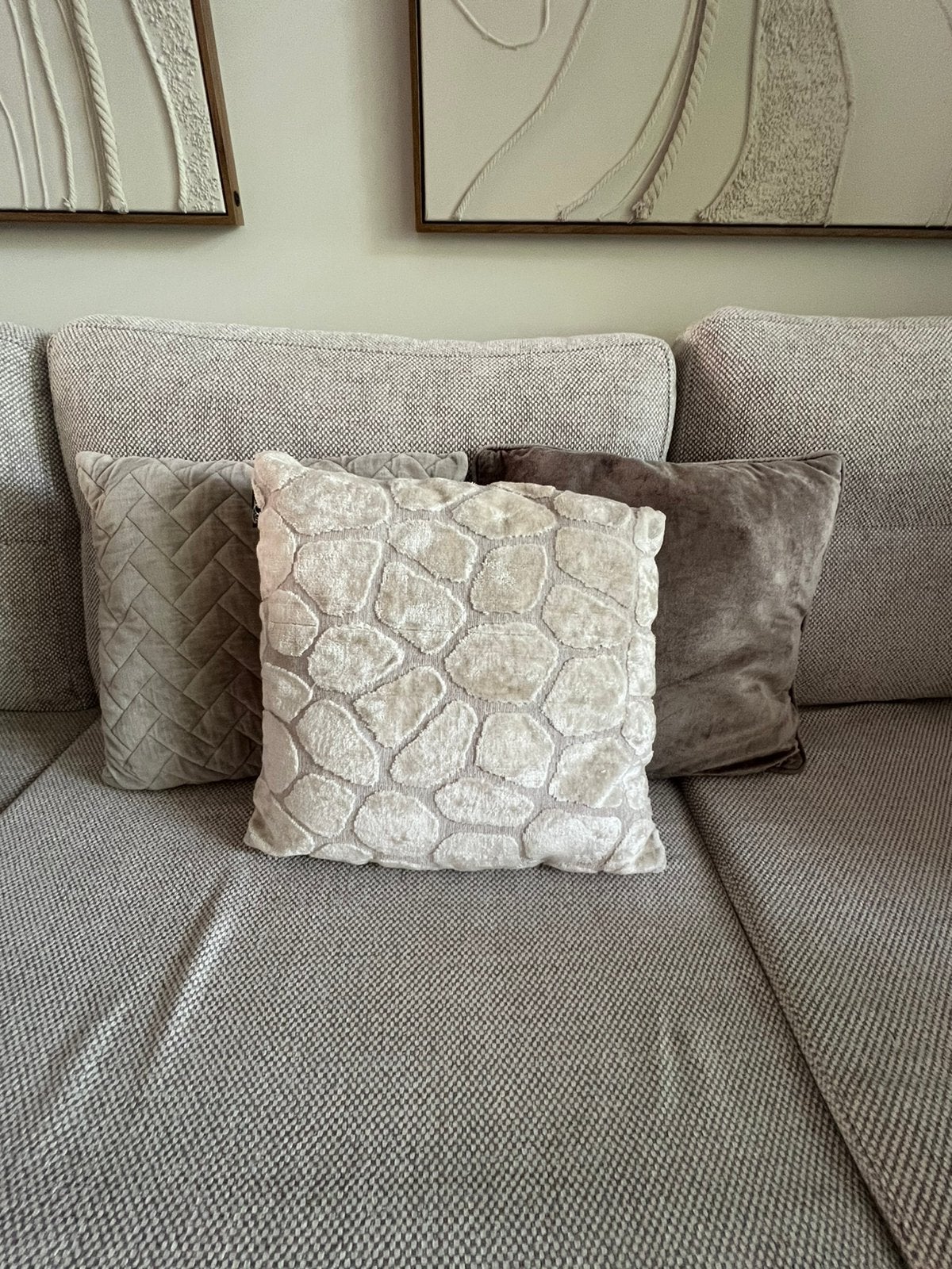 Set van 3 sierkussens. Beige, offwhite, grijs. Zgan., Ophalen, Zo goed als nieuw, Beige, Vierkant