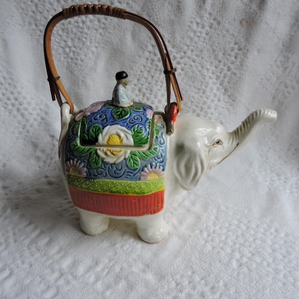 Grappig theepot Japans olifant Maruhon ware periode 1920-40, Antiek en Kunst, Antiek | Porselein, Ophalen of Verzenden