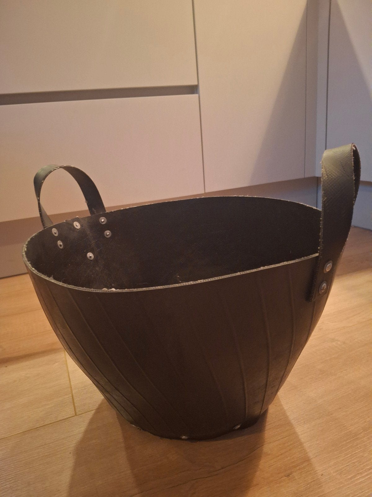Zwarte mand met handvatten, 40 cm, Ophalen, Overige materialen, Met handvatten, Gebruikt