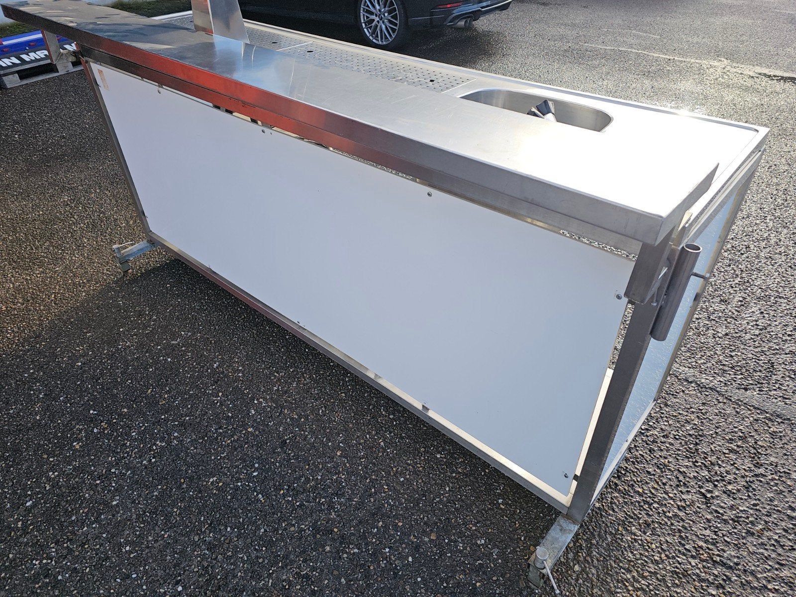 Mobiele bar met tapinstallatie en spoelbak, Ophalen, Gebruikt, Barinrichting