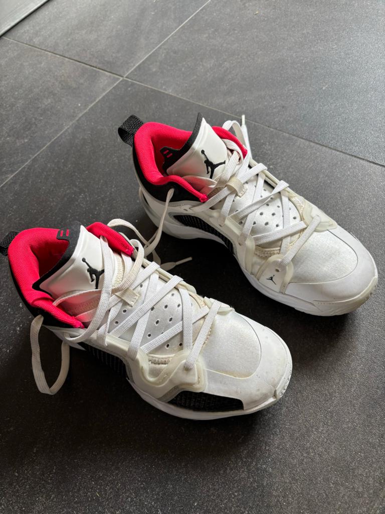 Jordan sneakers wit met rood en zwart, Ophalen, Gedragen, Wit, Sneakers of Gympen