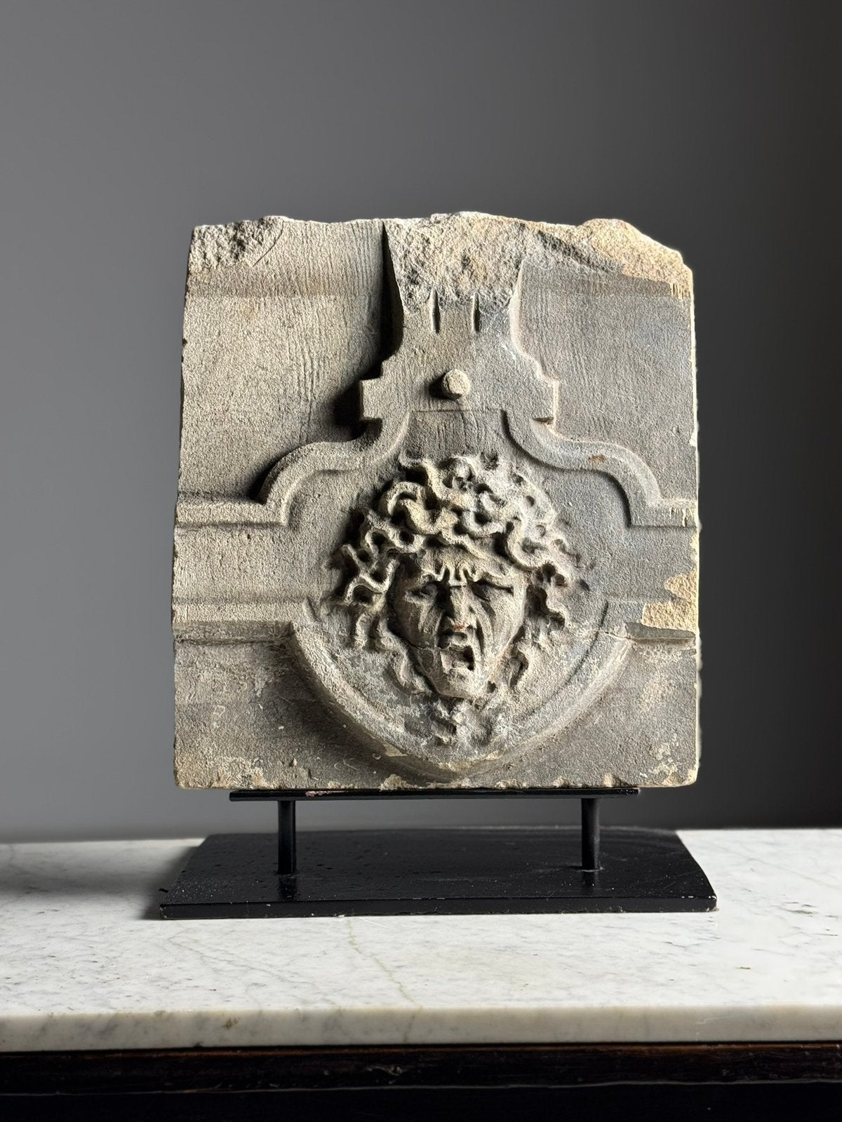 Carved stone fragment Medusa, Ophalen of Verzenden